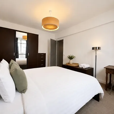 2 Bedroom 7 Near Eiffel Tower Διαμέρισμα