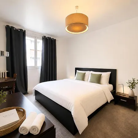 2 Bedroom 7 Near Eiffel Tower Διαμέρισμα